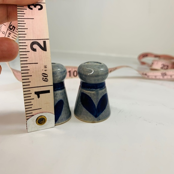 Set of 2 mini glazed pottery salt and pepper shakers with blue hearts un… - Picture 11 of 13